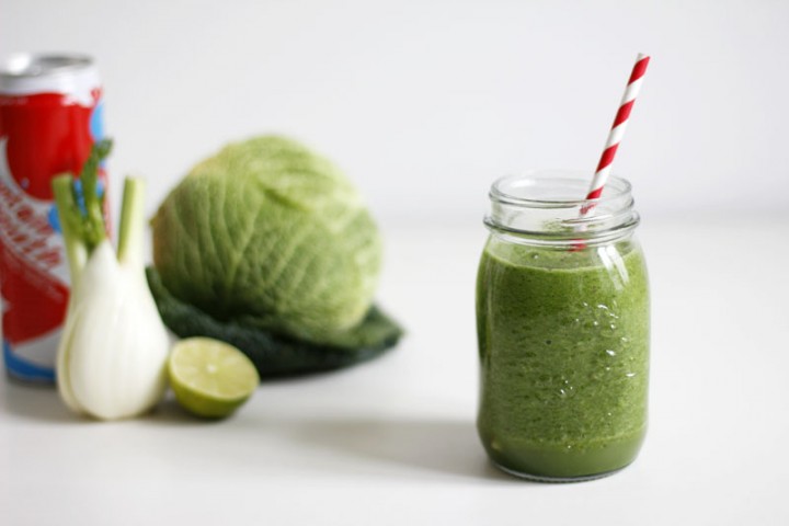 Rezept: Green Smoothie - Grünkohl, Spinat, Limette, Kokoswasser, Apfel und Chilli | we love handmade