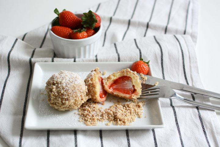 Erdbeerknödel mit Topfenteig | welovehandmade