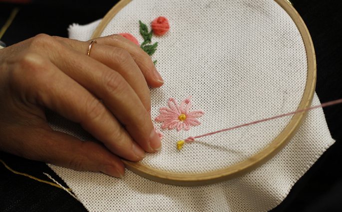 Blumen-Stickbild selber machen | we love handmade