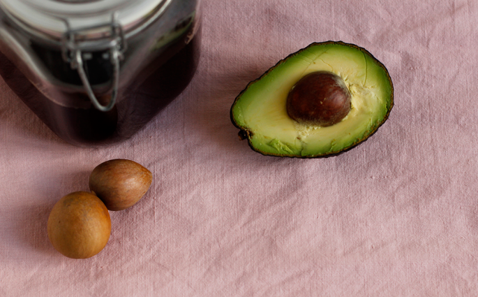 DIY: Natürlich Stoff färben mit Avocados | we love handmade