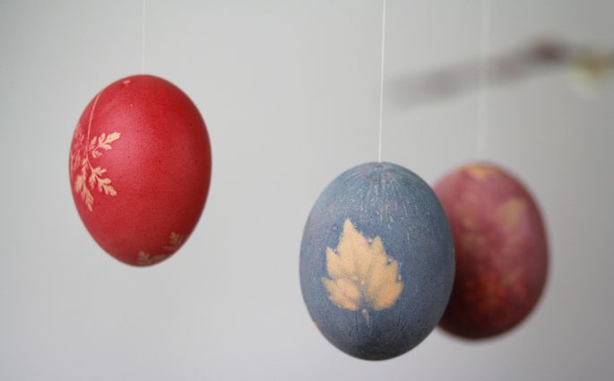 DIY: Ostereier mit Mustern färben | we love handmade