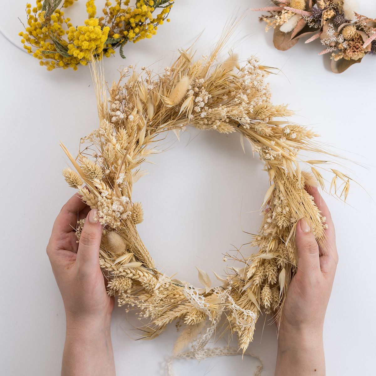 Workshop - Blumenkränze binden: Tür- oder Wandkränze gestalten | 15.11.2023 – Bild 4